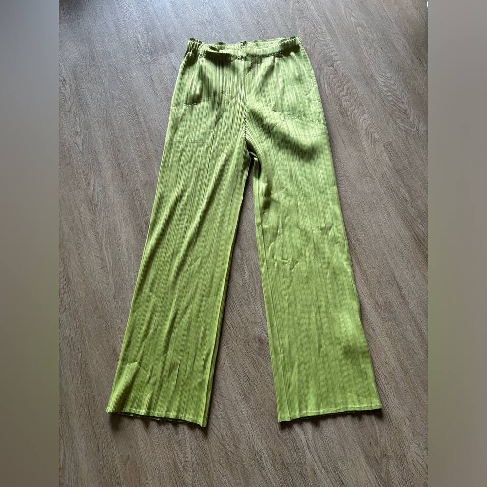 Pleated green pants small